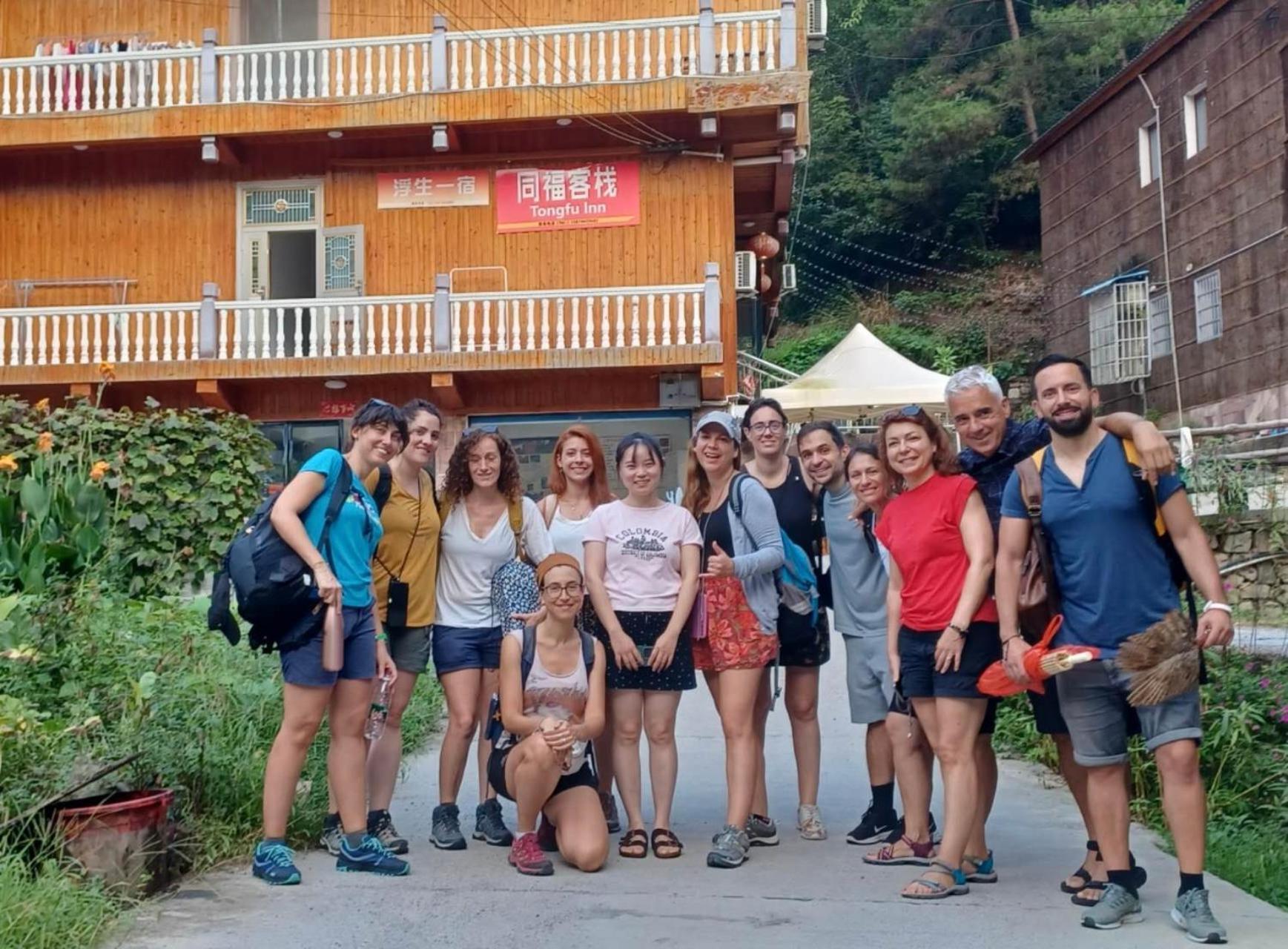 Tongfu Inn Zhangjiajie Buitenkant foto